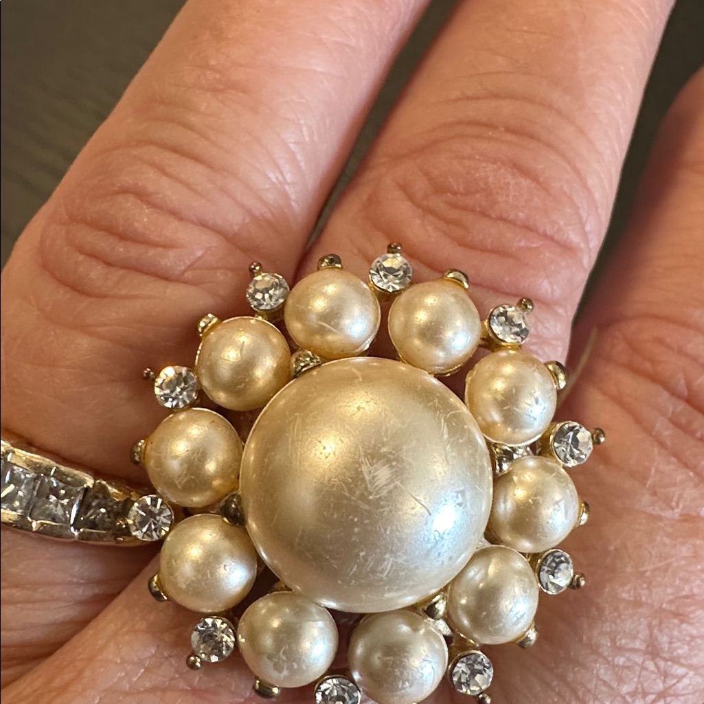 Vintage Pearl Cluster Cocktail Ring Goldtone Rhinestones Stretch Band 1.